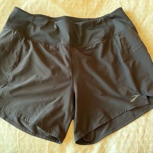 Brooks Womens Chaser 5” running shorts black size L
